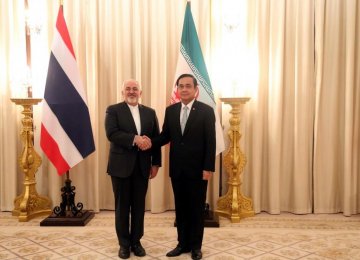 Zarif, Thai PM Explore Fields of Cooperation