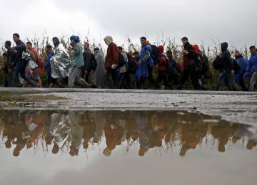 Slovenia, Serbia Close Migrant Route