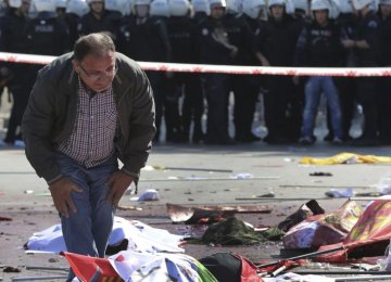 Turkey Car Bombing Kills 2 Police, Wounds 35