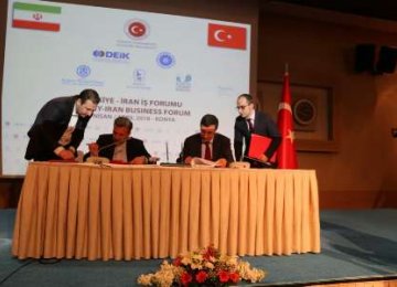 Iran, Turkey Sign  3 MoUs