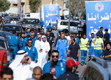 7,000 Kuwait Oil Workers  on Strike