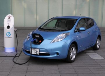 Sale of Nissan Leaf Falls 22%