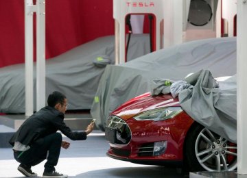 Tesla’s Model 3 Orders Top $10 Billion in 36 Hours