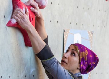 Silver for Iranian Female Rock Climber in Canada