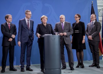 German Chancellor Angela Merkel (3rd L) gives a press conference on November 2, 2016 at the Chancellery in Berlin as she is handed over the annual report on the country’s economic development by members of the German Council of Economic Experts  (L-R) Volker Wieland, Peter Bofinger, (Merkel), Christoph M Schmidt (the council’s chairman), Isabel Schnabel and Lars P Feld.