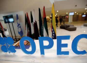 OPEC Experts Resume Talks on Oil Output Cut