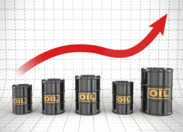 Oil Hovers Above One-Month Lows