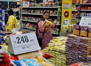 India Retail Sales Drop to 25%