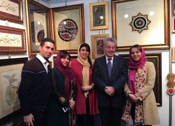 Heinz Fischer, the former president of Austria (second R) visited the artworks of Mitra Osanloo (second L) and Mehrafarin Akbari (C)  at Iran’s pavilion at the Vienna International Book Fair.