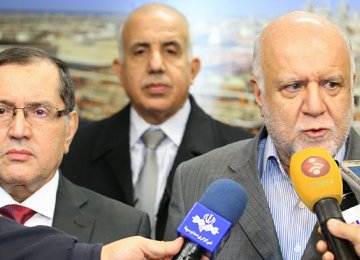 Algerian Energy Minister Noureddine Boutarfa (L) and Iranian Oil Minister Bijan Namdar Zanganeh in Tehran on Nov. 26.