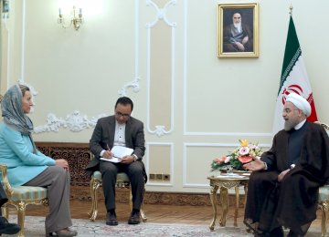 EU foreign policy chief, Federica Mogherini (L), meets President Hassan Rouhani in Tehran on Oct. 29.        