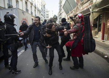 Police Halt Labor Strike Rally in Paris