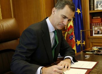 Spain King Dissolves Parliament