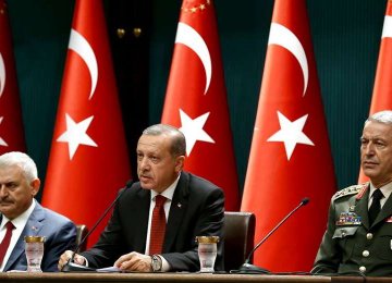 Turkey Detains Key Aide of Gulen 