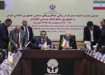 Tehran, Algiers Vow to Boost Wide-Ranging Ties