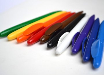 Iranians use 400-500 million pens every year, up to 100 million of which is manufactured inside the country.