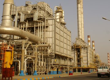 Iran&#039;s Abadan Refinery Output at 364,000 bpd
