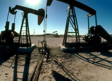 Crude Slump Sees  Oil Majors Debt Burden Balloon to $138b