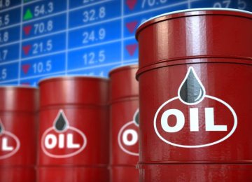 Oil Falls on Stronger Dollar