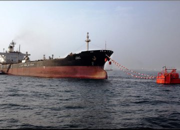 Iran Leases 5 Oil Tankers to Int&#039;l Firms