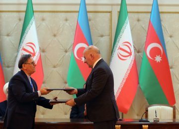 Tehran, Baku Agree to Link Payment Networks