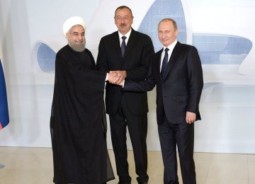 The presidents of Iran (Hassan Rouhani, on the left), Azerbaijan (Ilham Aliyev center) and Russia (Vladimir Putin) at a trilateral meeting in Baku on August 8. 