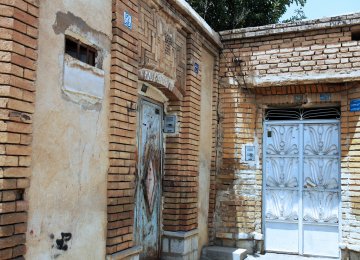 Incentives for Restoring  Old Homes in Tehran 