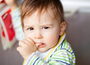 Nail-Biting Kids Less Likely to Develop Allergies