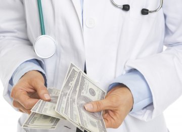 US Physicians Pay: Black &amp; White