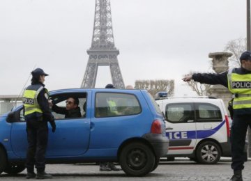 Paris Bans Old Cars, Motorcycles