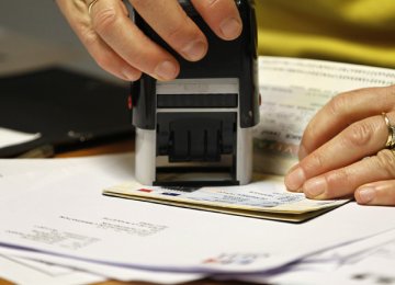 Travelers Dispute Claims Visas Issued in 5 Days