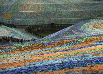 Van Gogh Recycled: 4 million Bottles Used in Taiwan Replica