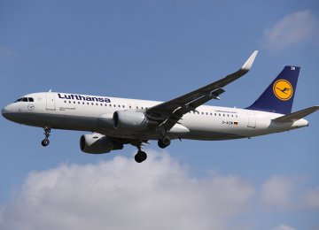 Lufthansa Cancels 900 Flights