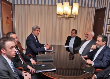 Zarif, Kerry Seek Ways to Push JCPOA Forward