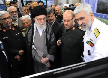 Military officials brief the Leader on the latest defense achievements in Tehran on Aug. 31. 