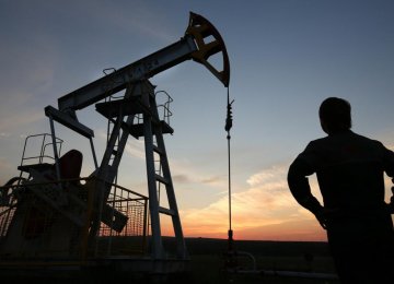 Oil Falls on Darkening Outlook