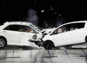 Iran, France Sign Deal on Car Quality, Safety