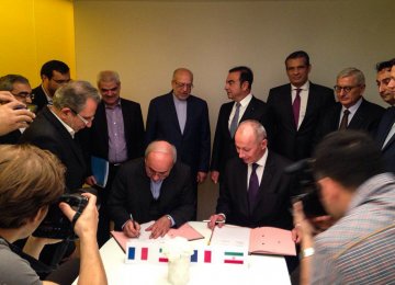Renault Signs Deal  for Iran Venture 