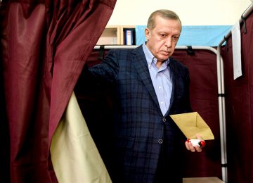 AKP Wins Majority 
