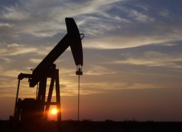US Oil Price Fall Longest in 29 Years