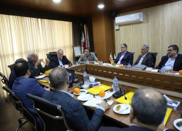 Top government officials and private sector players convened at Donya-e-Eqtesad’s headquarters in Tehran on Saturday to discuss the conference’s objectives and scopes. (Photo: Amir Pourmand)