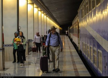Luxury Train en Route to Iran for &#039;Heart of Persia&#039; Tour