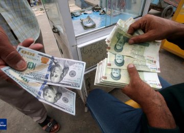 Dollar Dips 4% in Tehran 