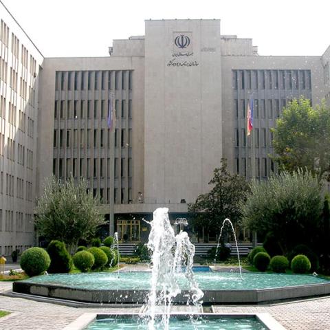 Cutting Non-Essential Budget Costs Key to Stabilizing Iran’s Economy