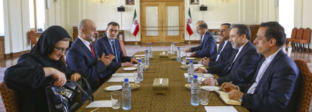 Iranian, Polish Officials Meet on Warsaw Summit 