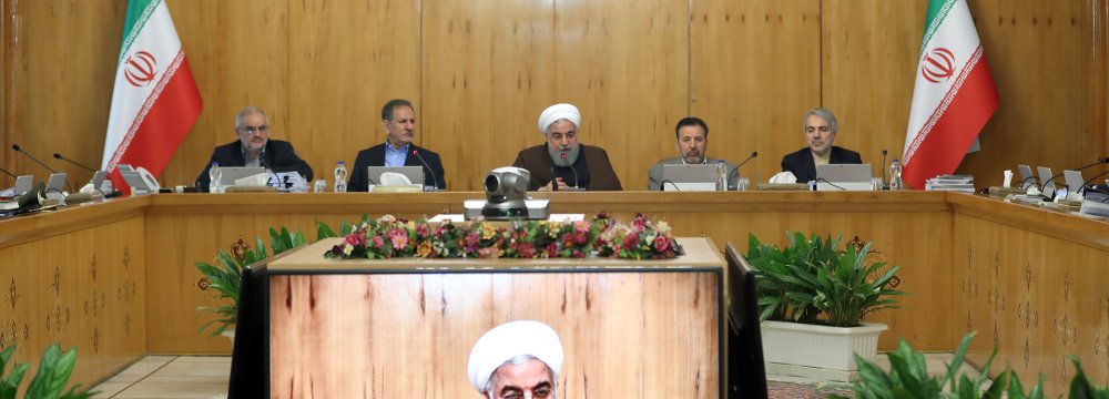 Rouhani: Enhanced Trade With Neighbors Vital in Sanctions Era 