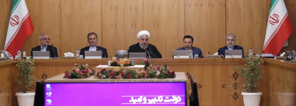 Rouhani Vows to Pursue Active Foreign Diplomacy 