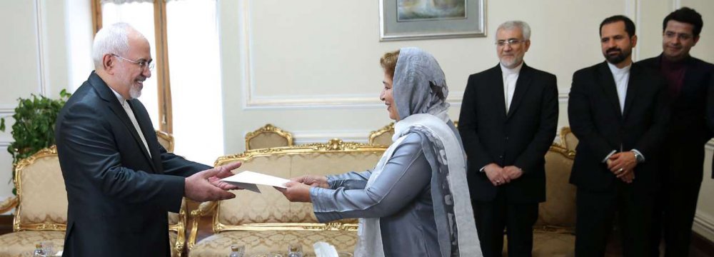 Zarif Meets New Pakistan  Envoy, PUIC Chief 