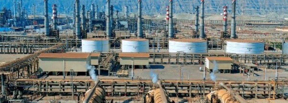 Tehran Refinery, ACECR Enter Deal for Desludging Oil Tanks