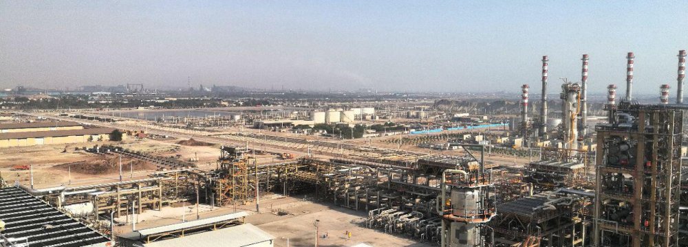 Iran Refiners Ramp Up Output 